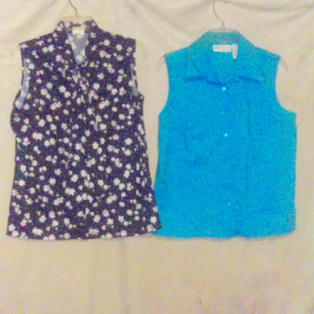 2 Women's vests